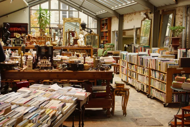 Páginas con historia: las librerías de viejo en Barcelona que huelen a ciudad auténtica
