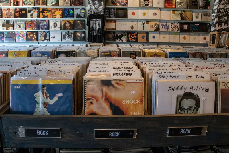 Girar el disco y dejar que suene: las tiendas de vinilo que Barcelona todavía tiene a bien guardar